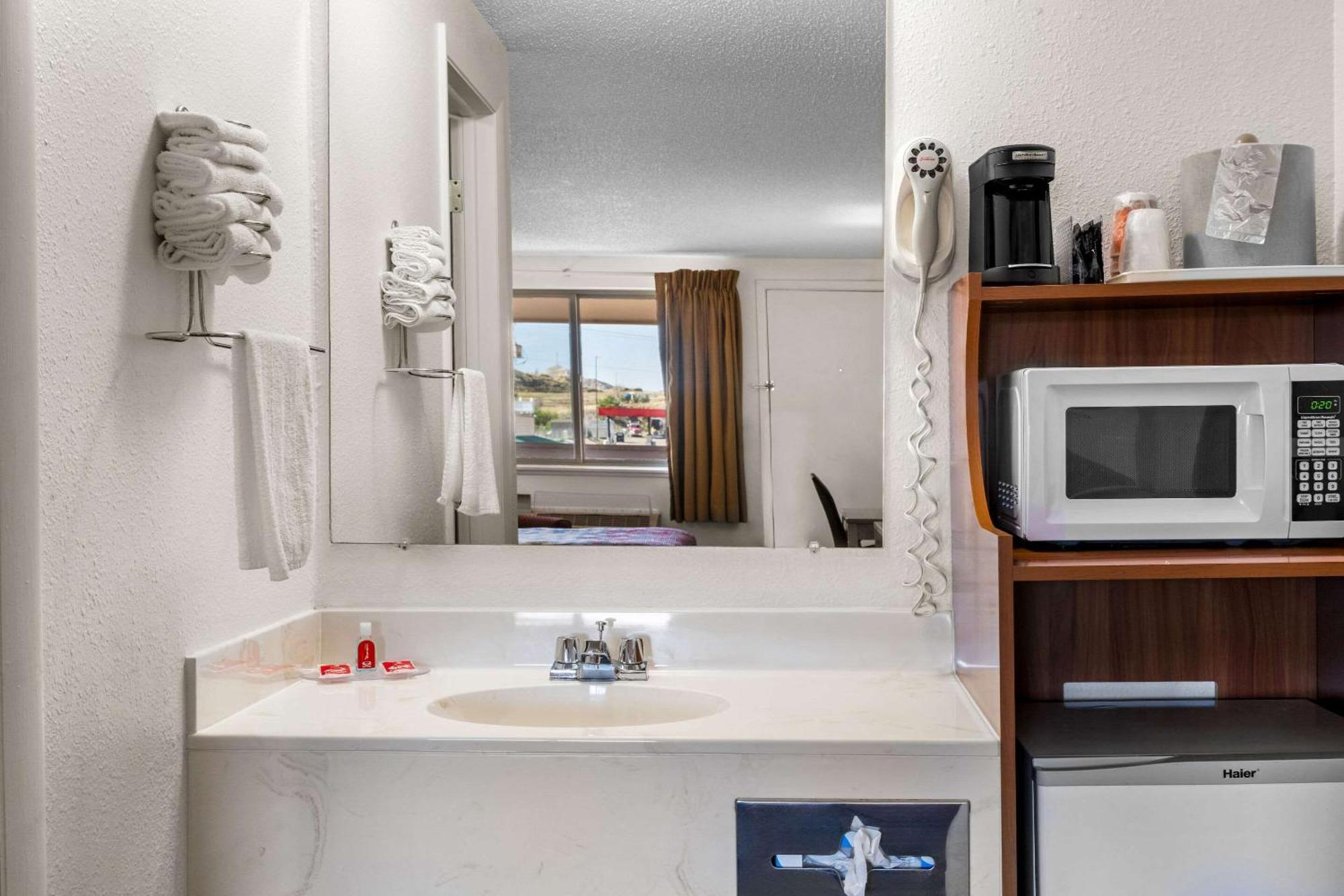 Econo Lodge Miles City Exteriör bild
